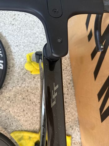 Used Canyon Aeroad CFR Di2 2025 Frameset 2025 Road & Gravel, Black — image 7 of 8