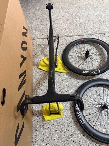 Used Canyon Aeroad CFR Di2 2025 Frameset 2025 Road & Gravel, Black — image 8 of 8
