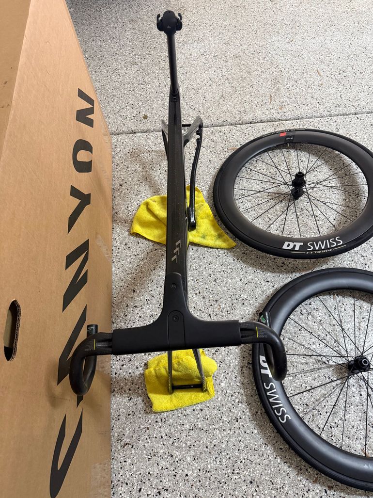 Used Canyon Aeroad CFR Di2 2025 Frameset 2025 Road & Gravel, Black — image 8 of 8