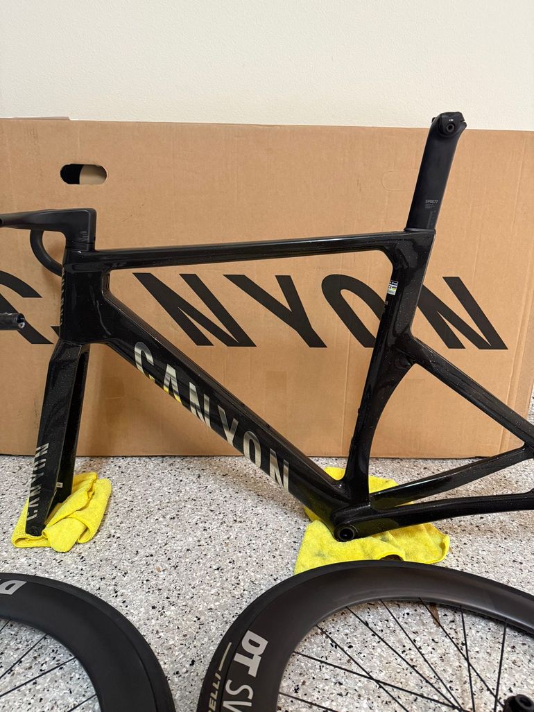 Used Canyon Aeroad CFR Di2 2025 Frameset 2025 Road & Gravel, Black — image 2 of 8