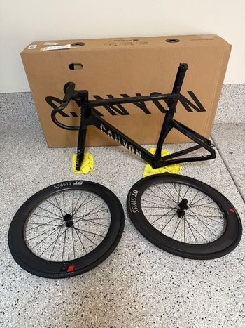 Used Canyon Aeroad CFR Di2 2025 Frameset 2025 Road & Gravel, Black — image 3 of 8