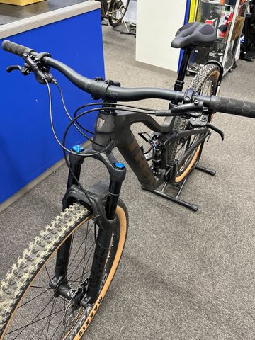 Used Trek Top Fuel 9.7 2023 2023 Mountainbike, Black, 27.5, 29 — image 4 of 7