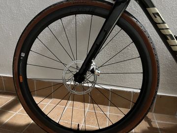 Used Giant Revolt SRAM Red eTap AXS 2022 Road & Gravel, Green — image 6 of 7