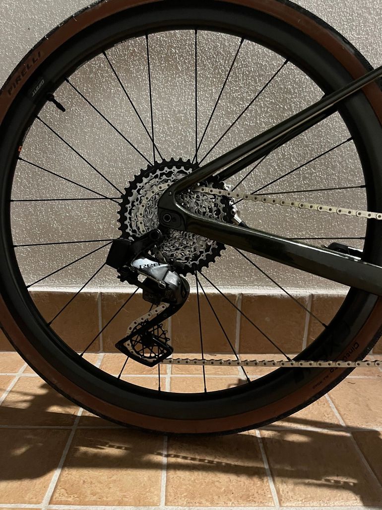 Used Giant Revolt SRAM Red eTap AXS 2022 Road & Gravel, Green — image 3 of 7