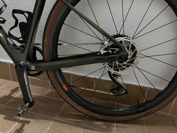 Used Giant Revolt SRAM Red eTap AXS 2022 Road & Gravel, Green — image 5 of 7