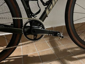 Used Giant Revolt SRAM Red eTap AXS 2022 Road & Gravel, Green — image 4 of 7