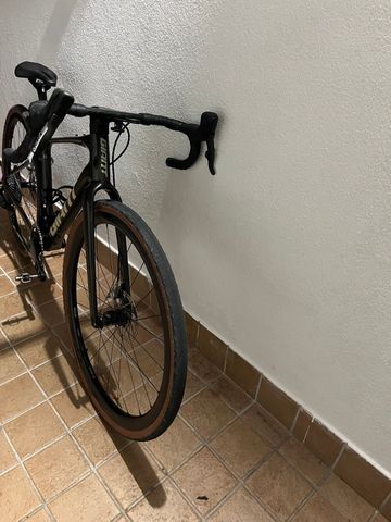 Used Giant Revolt SRAM Red eTap AXS 2022 Road & Gravel, Green — image 2 of 7