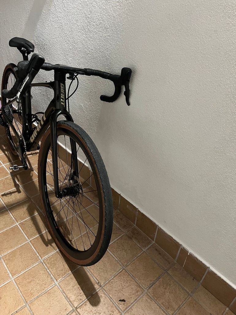 Used Giant Revolt SRAM Red eTap AXS 2022 Road & Gravel, Green — image 2 of 7
