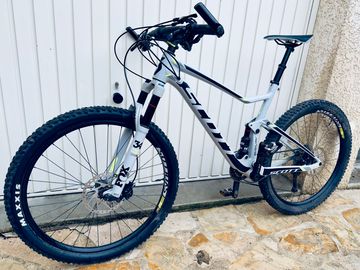 Used Scott Spark 740 2017 2017 Mountainbike, Light Gray, 27.5 — image 1 of 3