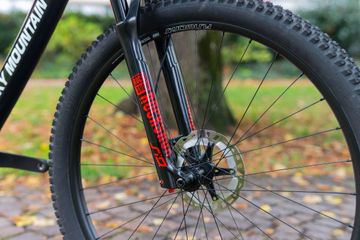 Used Rocky Mountain Vertex Carbon 90 2019 2019 Mountainbike, Red, 29, 27.5 — image 7 of 12
