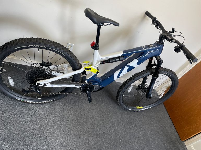 Used Husqvarna Mountain Cross MC2 E-MTB 2023 Mountainbike, Blue — image 4 of 11