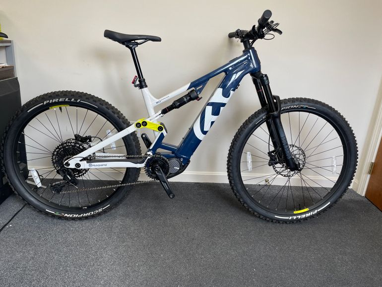 Used Husqvarna Mountain Cross MC2 E-MTB 2023 Mountainbike, Blue — image 2 of 11