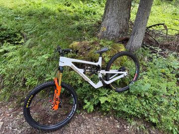 Used Nukeproof Mega 290 Carbon Factory 2023 Frameset 2023 Mountainbike, White, 29 — image 2 of 3