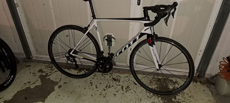 Used Scott Addict RC 20 2018 2018 Road & Gravel, White — image 1 of 5