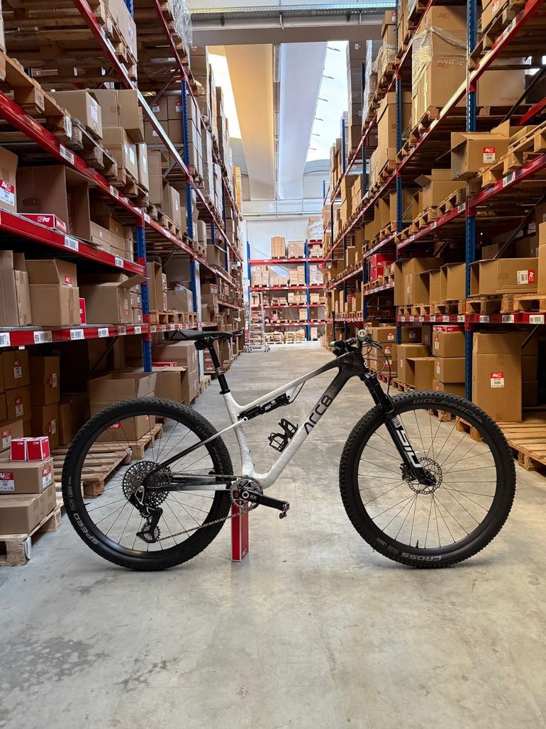 Used ARC8 Evolve Sram Eagle Transmission XX SL 2025 Mountainbike, White, 29 — image 5 of 8