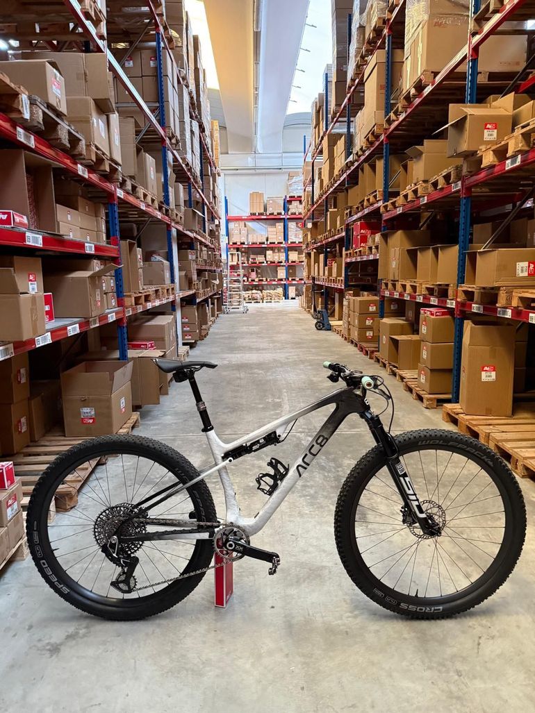 Used ARC8 Evolve Sram Eagle Transmission XX SL 2025 Mountainbike, White, 29 — image 7 of 8