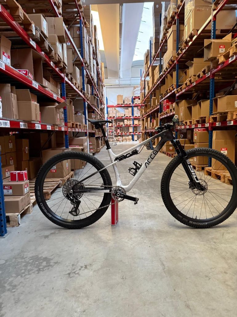 Used ARC8 Evolve Sram Eagle Transmission XX SL 2025 Mountainbike, White, 29 — image 6 of 8