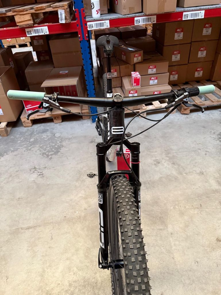 Used ARC8 Evolve Sram Eagle Transmission XX SL 2025 Mountainbike, White, 29 — image 2 of 8