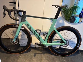 Canyon Aeroad CF SLX 7 Disc eTap 2023 2023 Road & Gravel d'occasion — image 2 sur 3