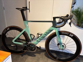 Canyon Aeroad CF SLX 7 Disc eTap 2023 2023 Road & Gravel d'occasion — image 1 sur 3