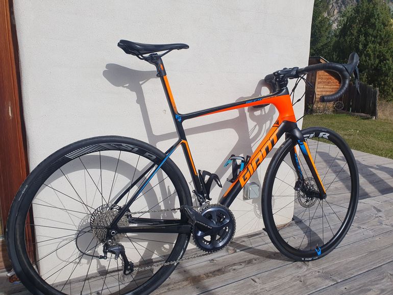 Used Giant Defy Advanced SL 1 2017 2017 Road & Gravel, Black — image 1 of 3