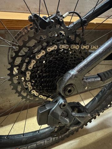 Używany Giant Reign E+ 2, 2022 2022 Mountainbike — zdjęcie 3 z 10