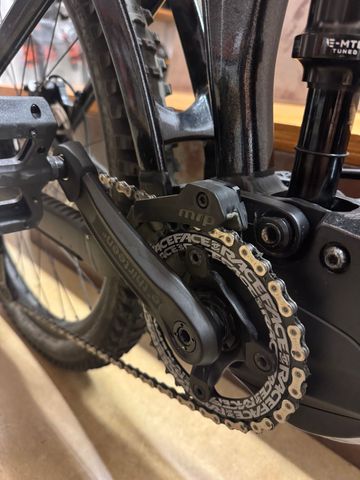 Używany Giant Reign E+ 2, 2022 2022 Mountainbike — zdjęcie 4 z 10