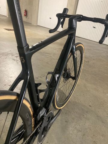 Used Scott ADDICT 20 2021 Road & Gravel, Green — image 4 of 5