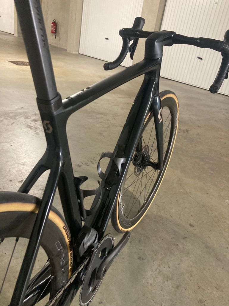 Used Scott ADDICT 20 2021 Road & Gravel, Green — image 4 of 5