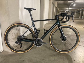 Used Scott ADDICT 20 2021 Road & Gravel, Green — image 1 of 5