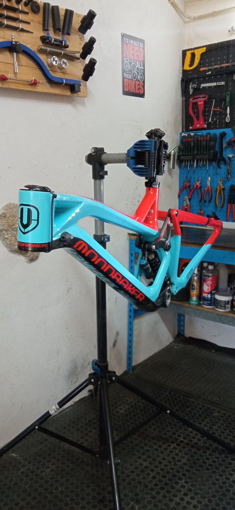 Used Mondraker Summum Carbon Pro Team 2019 Frameset 2019 Mountainbike, Blue, 27.5 — image 8 of 12