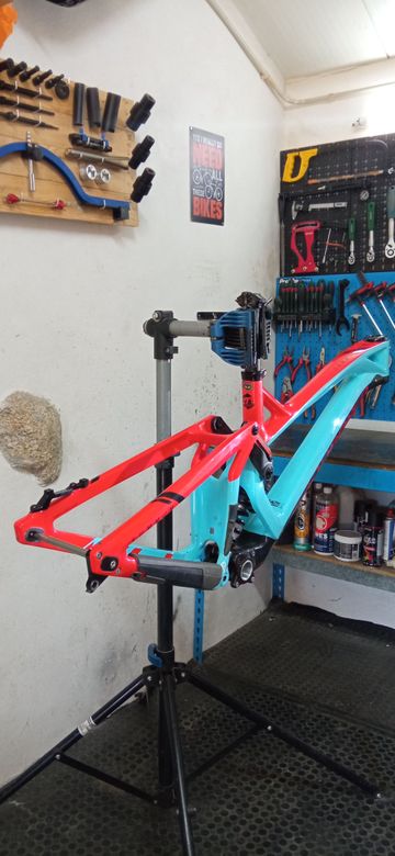 Used Mondraker Summum Carbon Pro Team 2019 Frameset 2019 Mountainbike, Blue, 27.5 — image 1 of 12