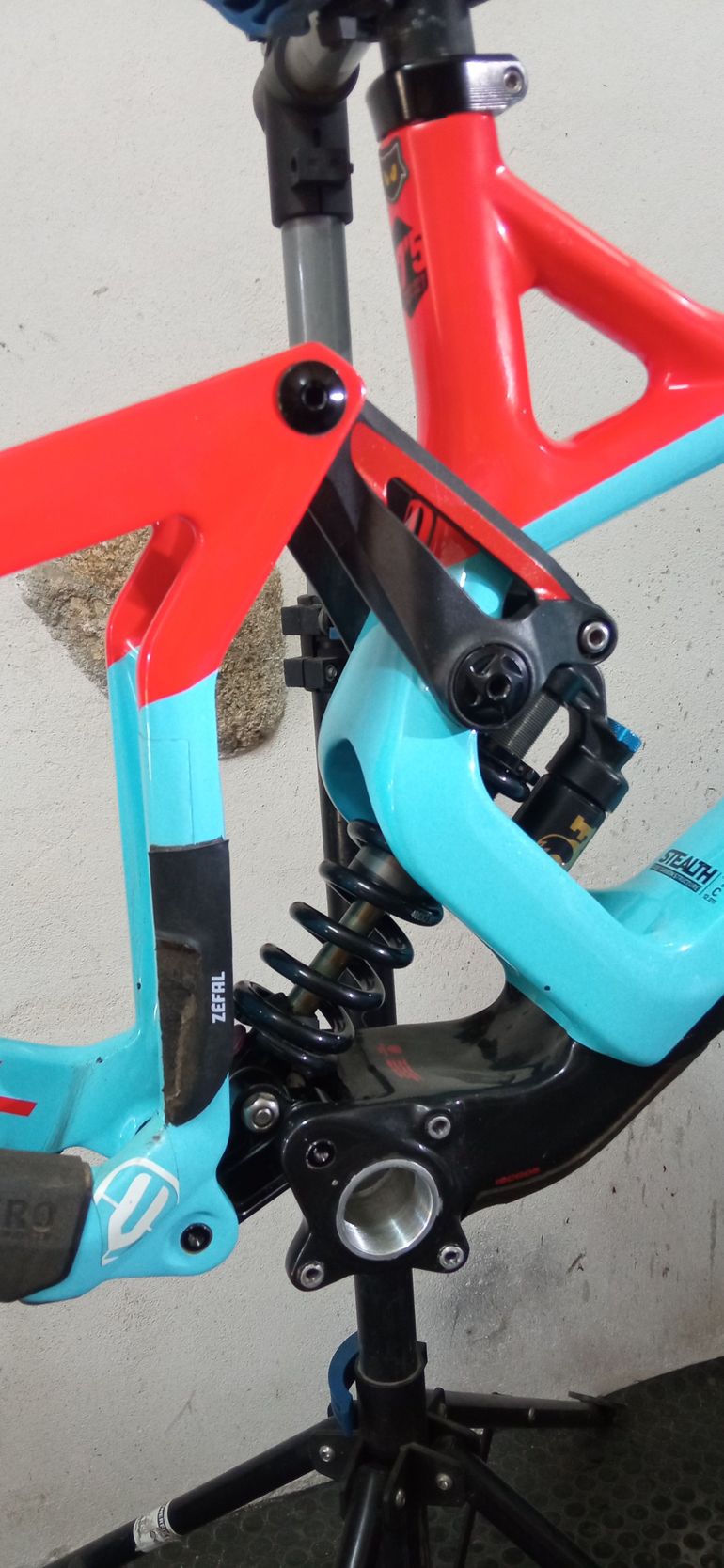 Used Mondraker Summum Carbon Pro Team 2019 Frameset 2019 Mountainbike, Blue, 27.5 — image 3 of 12