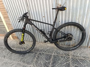 Used Scott Scale 2025 Mountainbike, Black — image 2 of 10