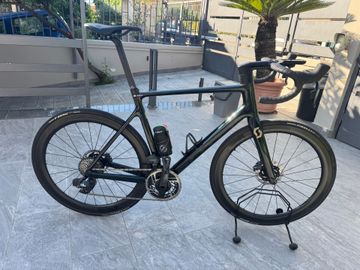 Used Scott Addict RC 20 2023 2023 Road & Gravel, Green — image 1 of 8