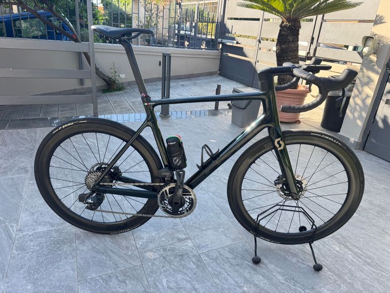 Used Scott Addict RC 20 2023 2023 Road & Gravel, Green — image 1 of 8
