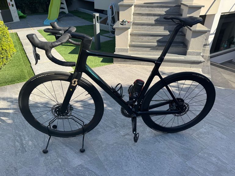 Used Scott Addict RC 20 2023 2023 Road & Gravel, Green — image 2 of 8
