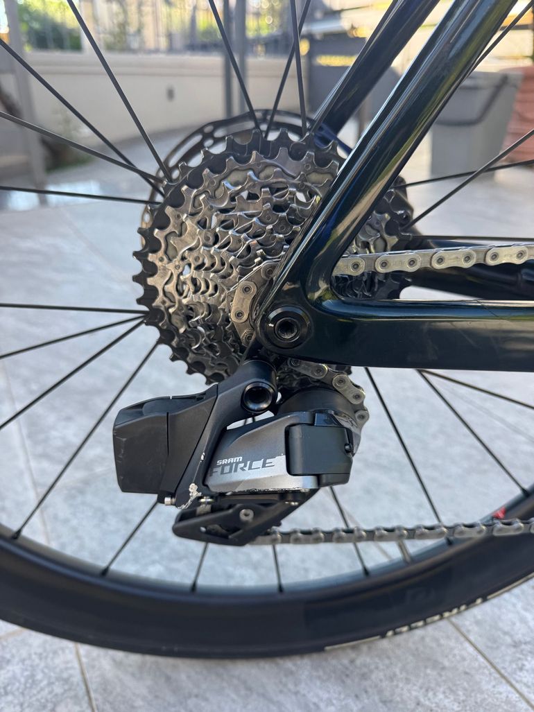 Used Scott Addict RC 20 2023 2023 Road & Gravel, Green — image 4 of 8