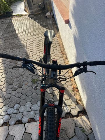 Used Trek Slash SRAM GX 2023 Mountainbike, Black — image 4 of 8