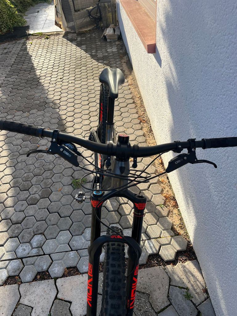 Used Trek Slash SRAM GX 2023 Mountainbike, Black — image 4 of 8
