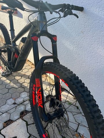 Used Trek Slash SRAM GX 2023 Mountainbike, Black — image 3 of 8