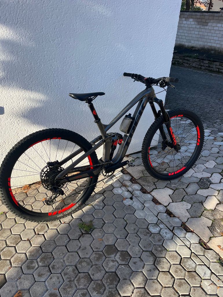 Used Trek Slash SRAM GX 2023 Mountainbike, Black — image 2 of 8