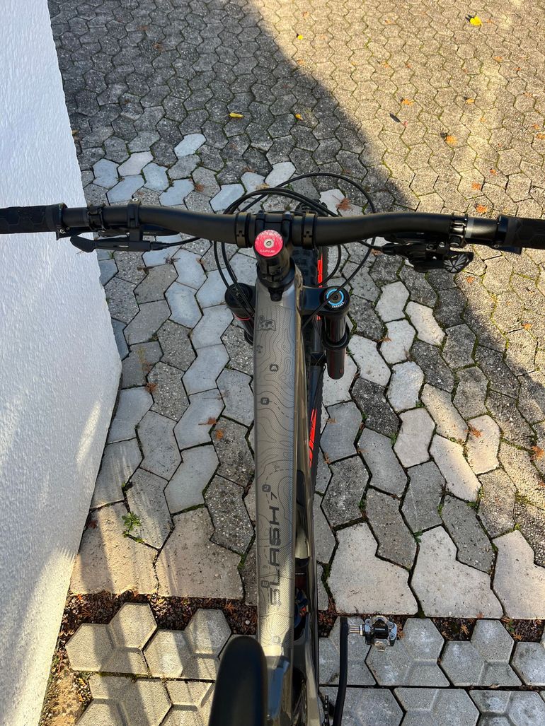 Used Trek Slash SRAM GX 2023 Mountainbike, Black — image 7 of 8