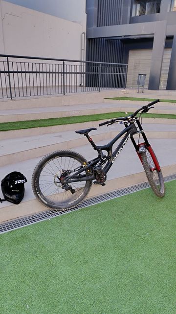 Used Santa Cruz V10 Sram Eagle Transmission GX 2018 Mountainbike, Black — image 2 of 3