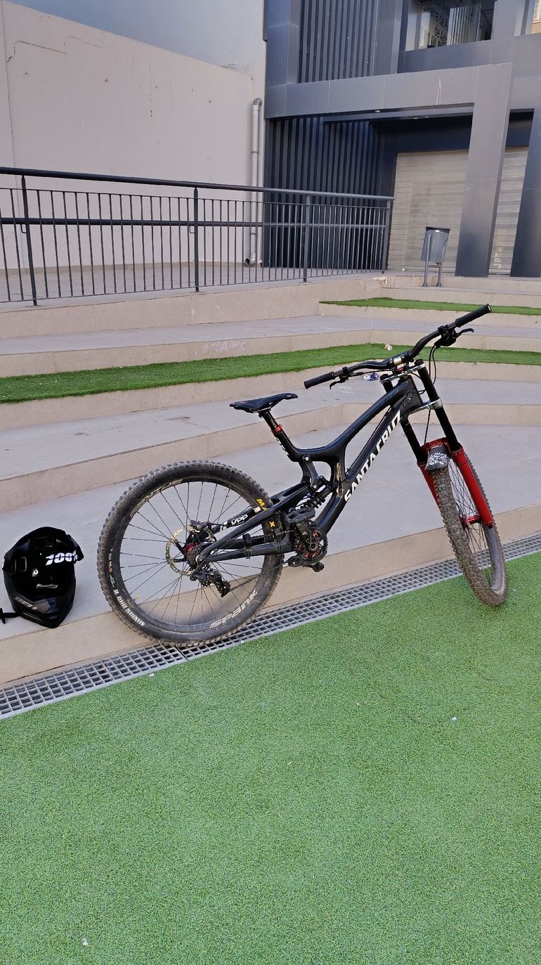 Used Santa Cruz V10 Sram Eagle Transmission GX 2018 Mountainbike, Black — image 2 of 3