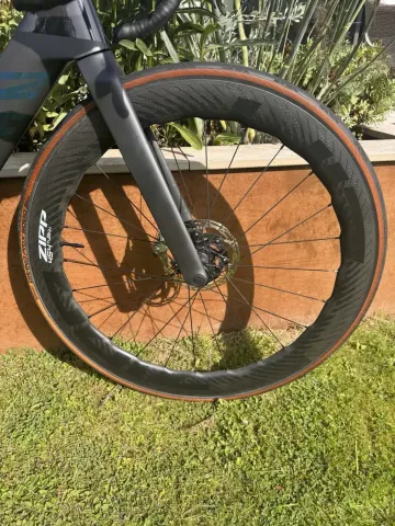 Used Canyon Aeroad CFR AXS 2023 2023 Road & Gravel, Black — image 4 of 8