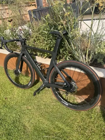 Used Canyon Aeroad CFR AXS 2023 2023 Road & Gravel, Black — image 2 of 8