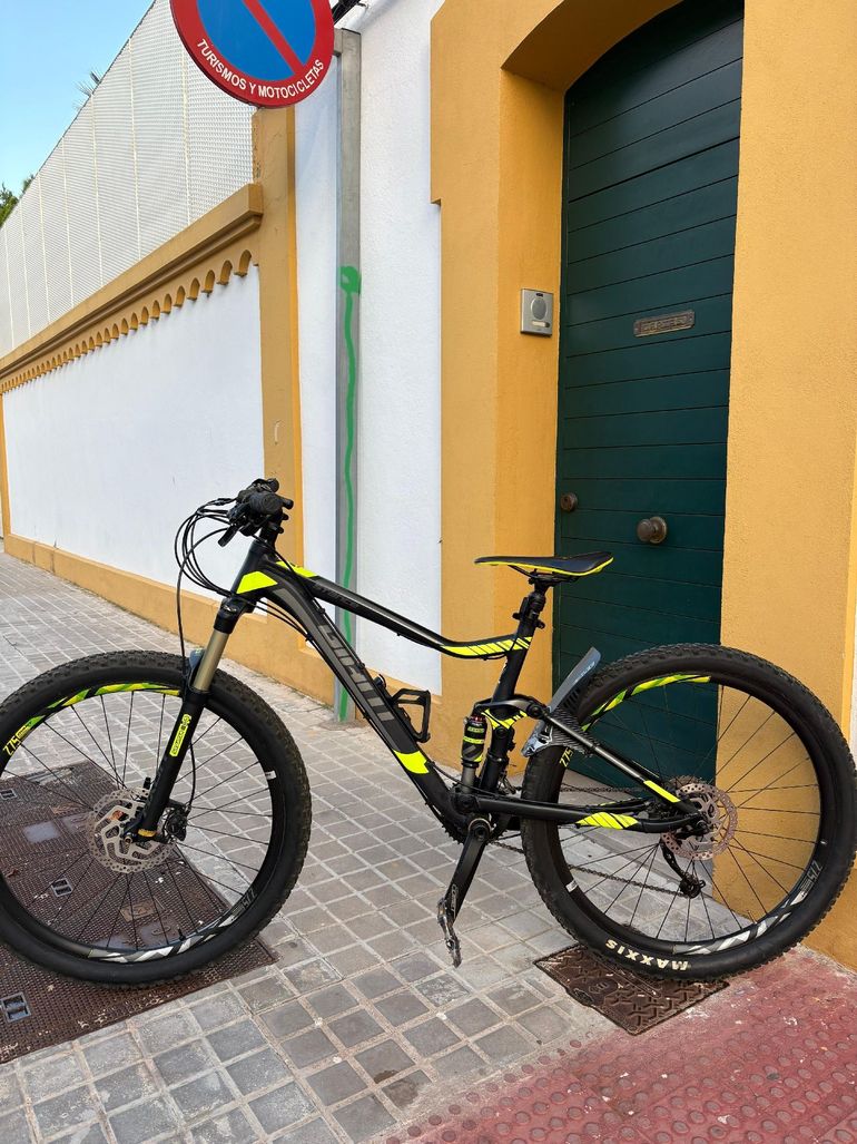 Used Giant Stance 2 2018 2018 Mountainbike, Green, 27.5 — image 2 of 6