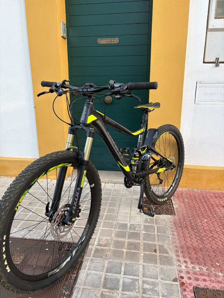 Used Giant Stance 2 2018 2018 Mountainbike, Green, 27.5 — image 4 of 6