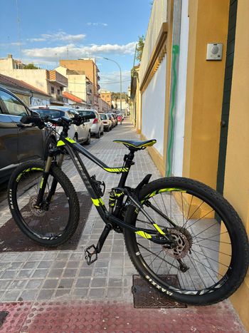 Used Giant Stance 2 2018 2018 Mountainbike, Green, 27.5 — image 5 of 6